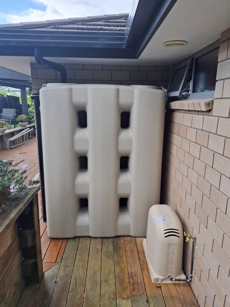 1000L-Beige-StormPANEL-with-Pump